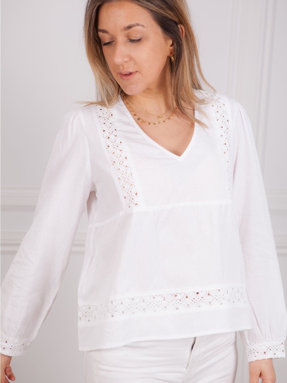 Indi & Cold White V-Neck Crochet-Trim Linen Peasant Blouse